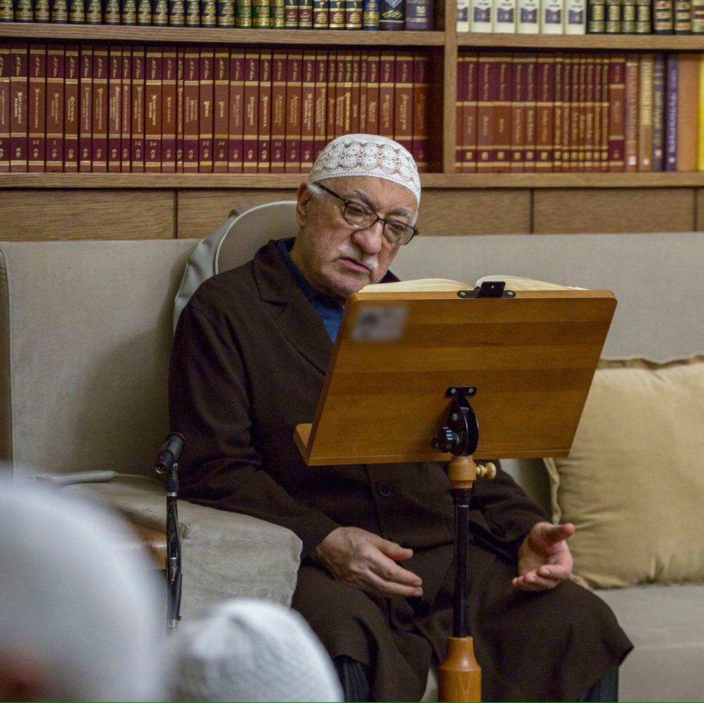 Bugünden bir kare.
Mevlâ'ya teveccüh ne tatlı, O'na el açmak ne hoş.
Rabbimiz, Sana ve dualara itimadımızı artır!..