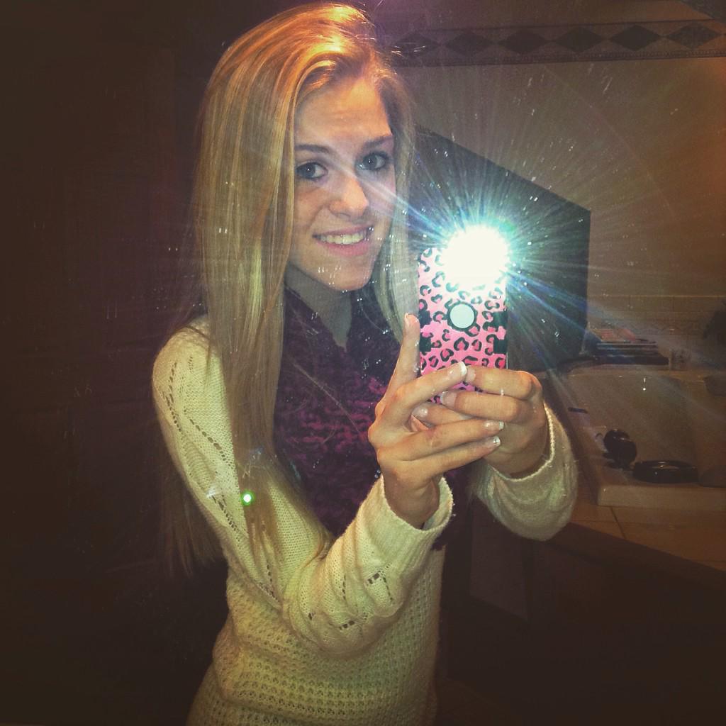 shelbyfortune2's tweet photo. Christmas Eve π #doublePierced #Family http://t.co/uDim86xhP4