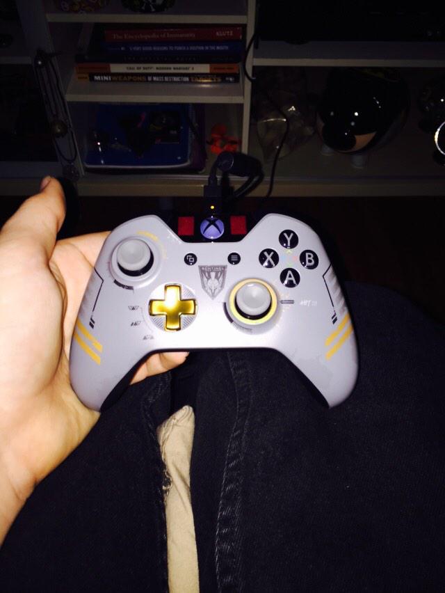 OGConfusedChimp's tweet photo. That new controller feel ❤️😝 http://t.co/7tjzdbZPWJ