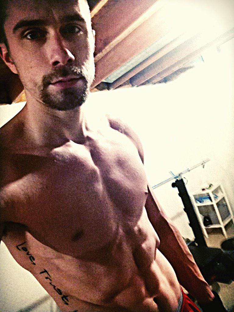 Destroyer1130's tweet photo. Working hard. Stay Strong- Stay Focused- Never give up http://t.co/bwGnUfO9SR