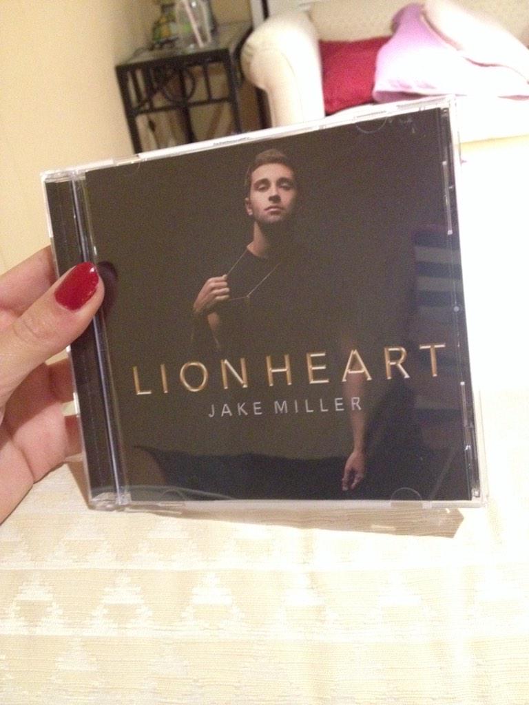 scuxoxo's tweet photo. cried when I got the number one thing on my christmas list😍 best Christmas Eve gift everrrr @jakemiller http://t.co/SMsJl5PMtv