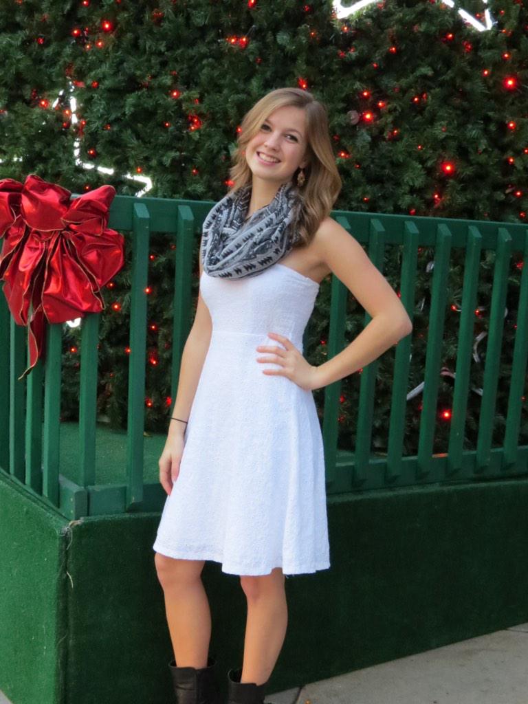 rose3_kelly's tweet photo. Merry Christmas!😘❤️🎄🎁 #throwbacktomonday http://t.co/KmZdOH3xZX