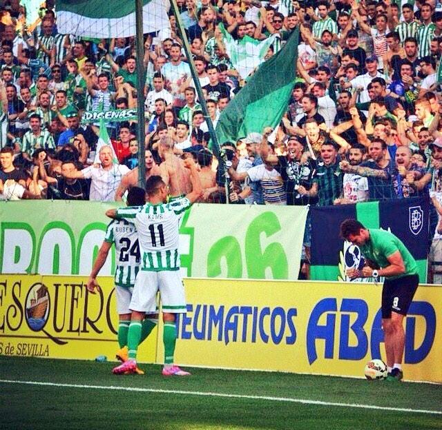 jesusmi7's tweet photo. MUSHO BETIS!! Y PUTA SEVILLA!! Grande @pepe_mel y grande @RubenCastroFan  ahora si estamos en primera... Buenas noche http://t.co/HsYNDHAqns