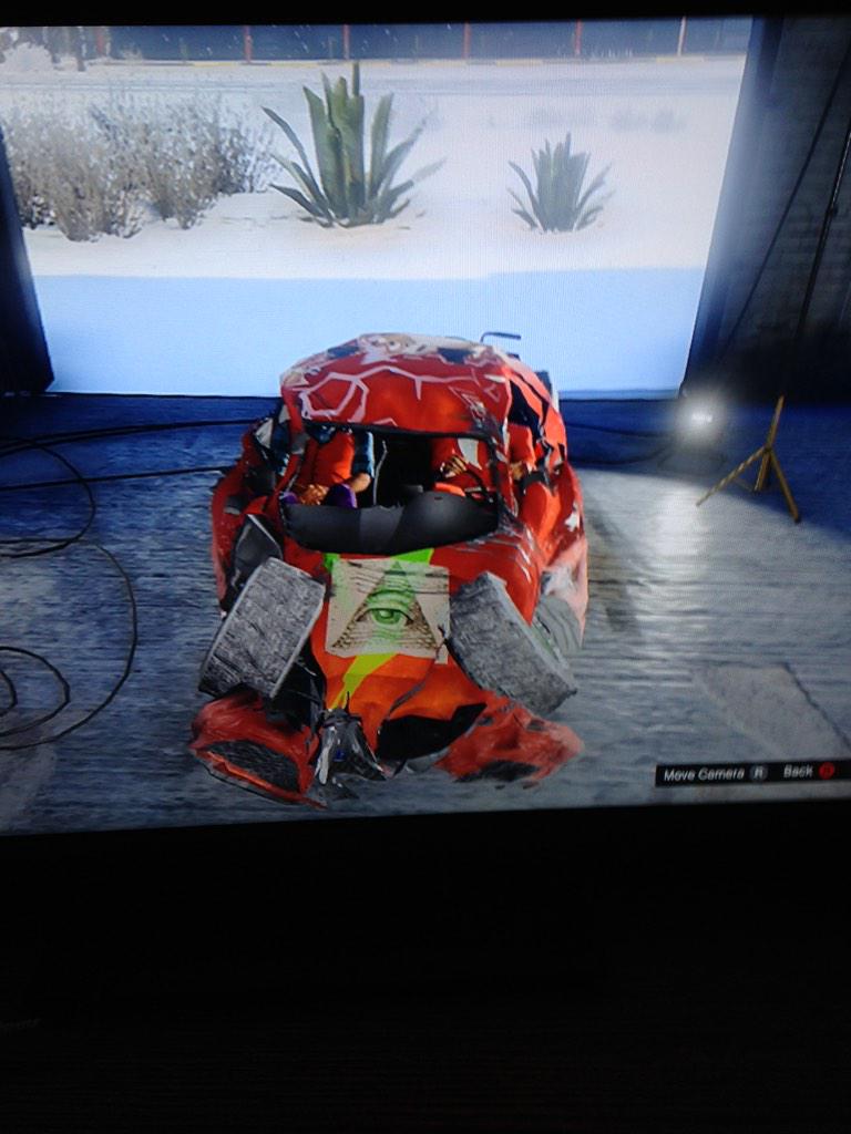 _Hytes's tweet image. Before and after getting stuck underneath the train #GTA5