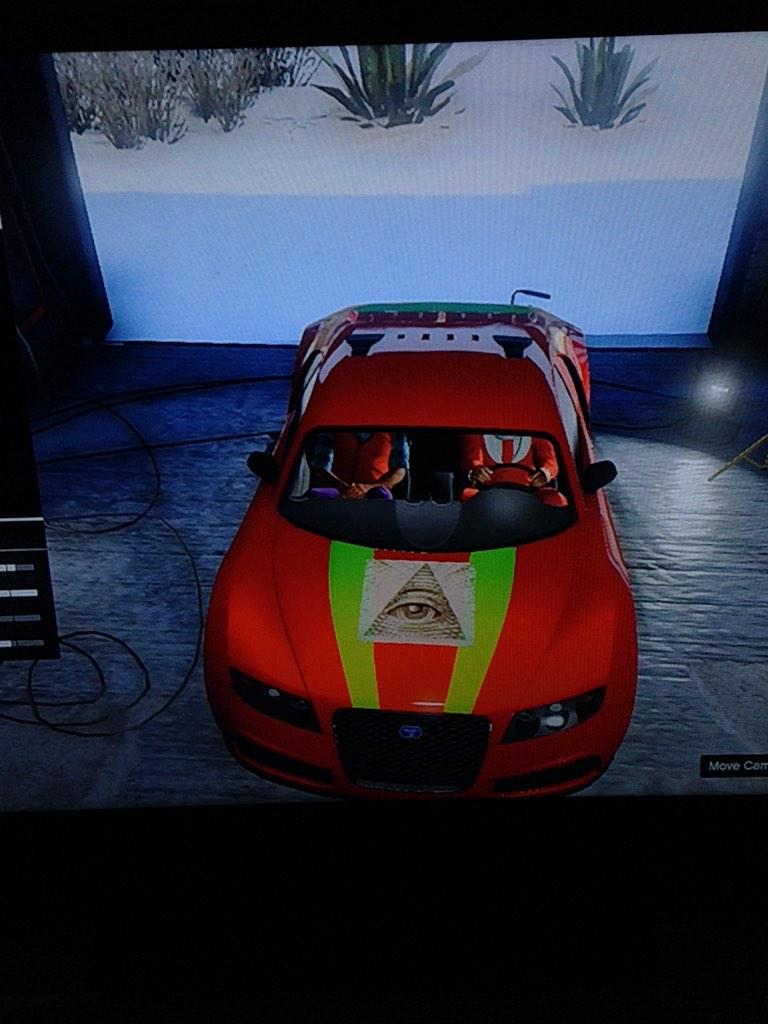 _Hytes's tweet image. Before and after getting stuck underneath the train #GTA5