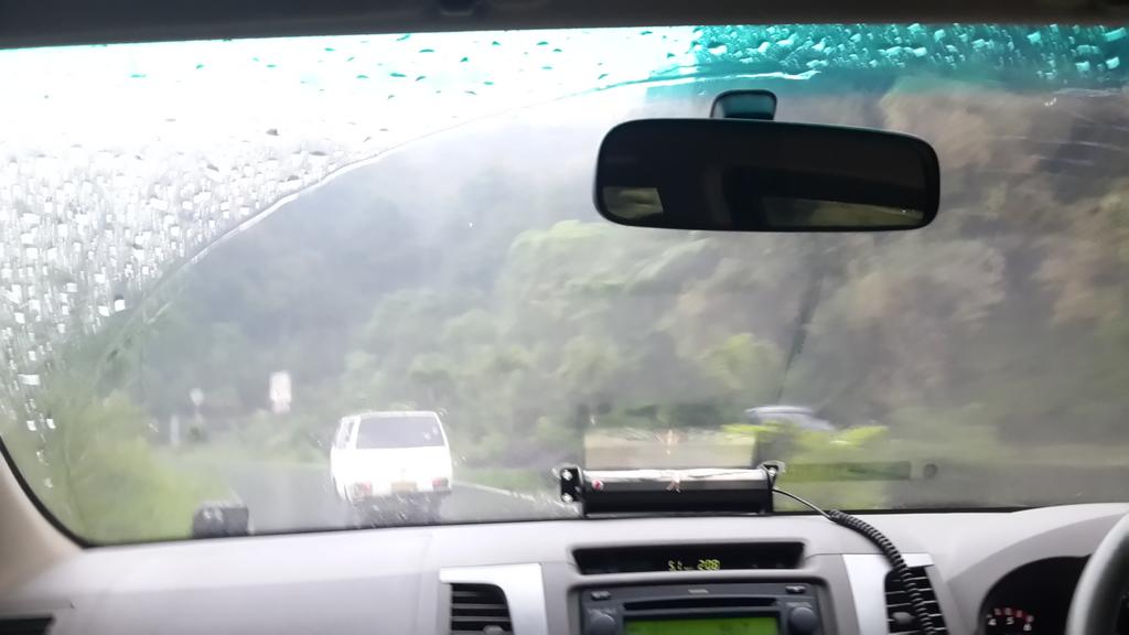 den_zul's tweet photo. Taman safari puncak pass lancar. Hati2 hujan jalan licin @TMCPoldaMetro http://t.co/Xb9OKuyLN3