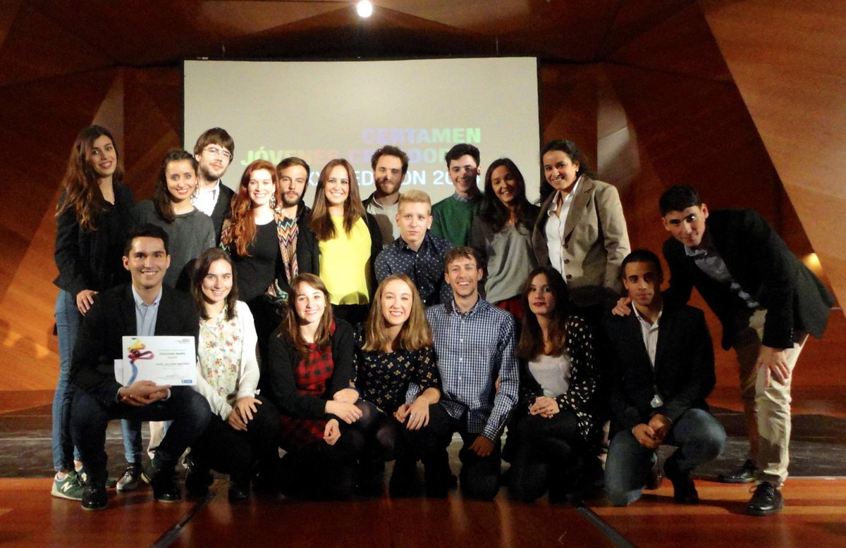 Teatroedro's tweet photo. @Teatroedro os desea una muy FELIZ NAVIDAD http://t.co/Q4S7EU0Ytz