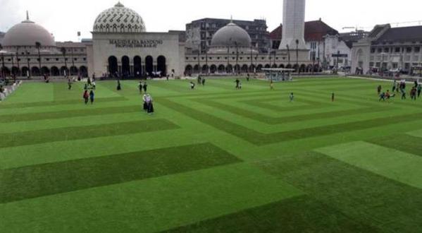 Aderasidin's tweet photo. Alun ~alun indah banget http://t.co/EPQdHnm8SA
