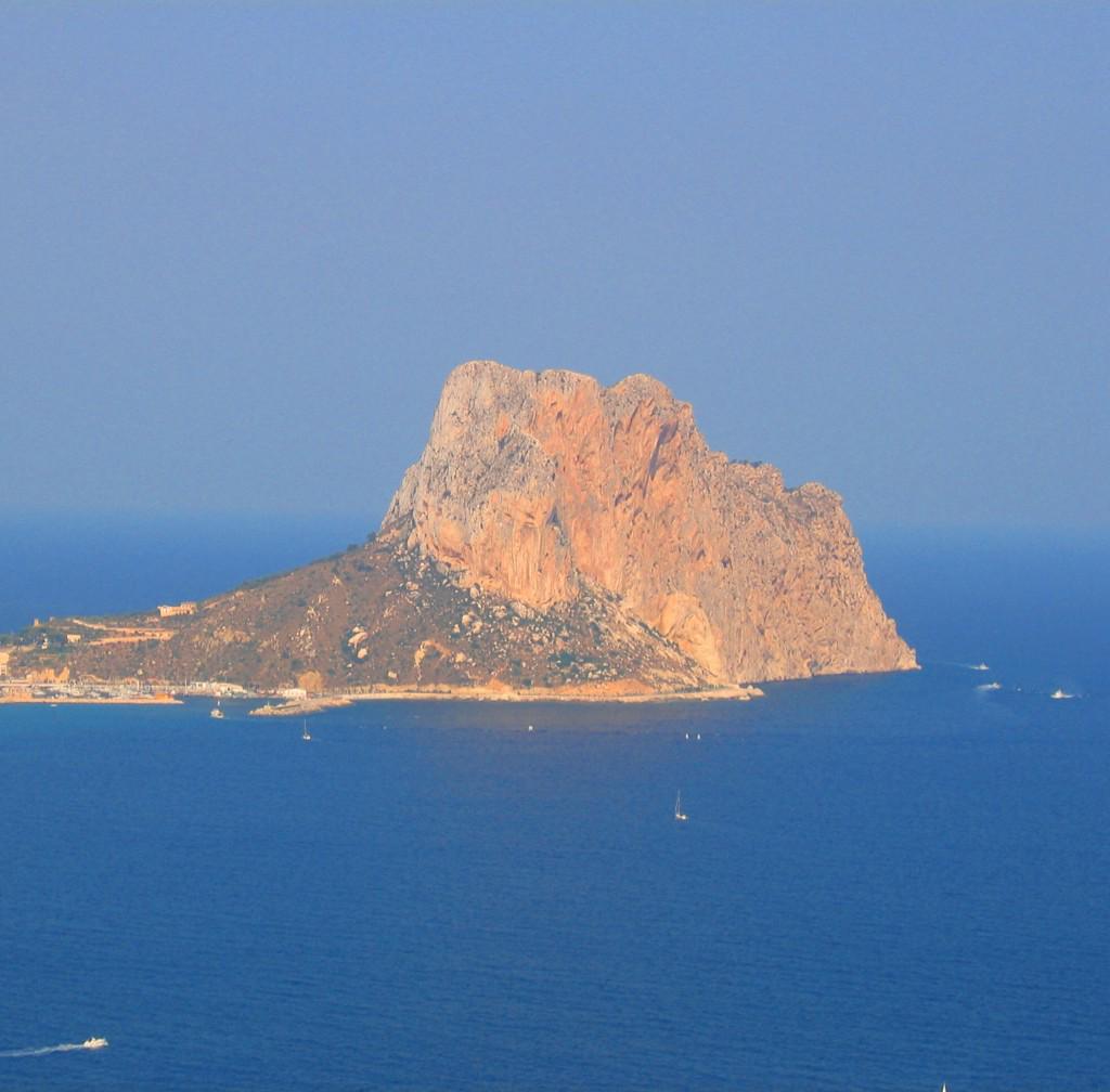 Sne er svært overvurderet - er både vådt, klamt og fugtigt 😝. Gi' os varme og 30 grader, TAK 🏄