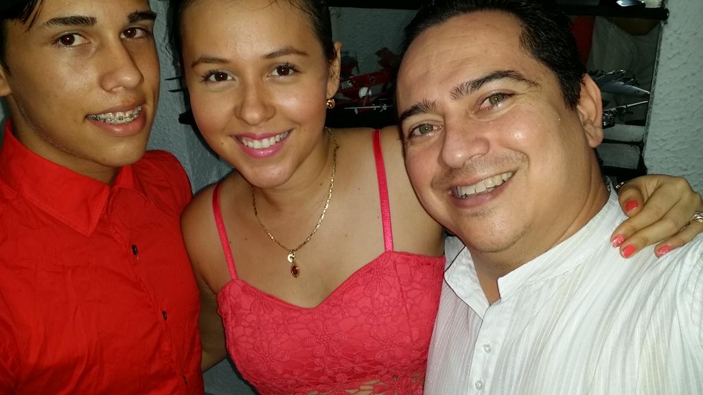 RYR_EMBAJADOR's tweet photo. RyR Bendecidos. Amo mi familia. Gracias Dios por todo lo que nos das. http://t.co/AjqBtkybId
