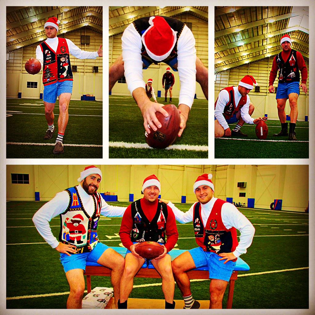 lions_es's tweet photo. Los Lions nos desean feliz navidad con dos fotos muy... festivas. En la 1ª sale la DL, y en la 2ª los "especialistas" http://t.co/Qtzpq9gChd