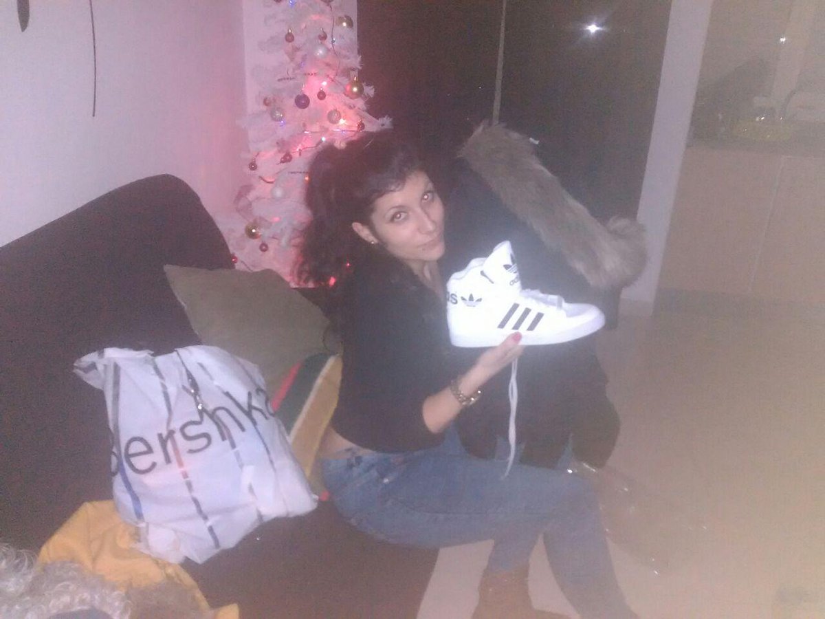 albika93's tweet photo. Tengo al mejor papa.noel del muuuundooo. Tequiieroo@antoniet1991 graciasss amor http://t.co/I1U94A8NR5