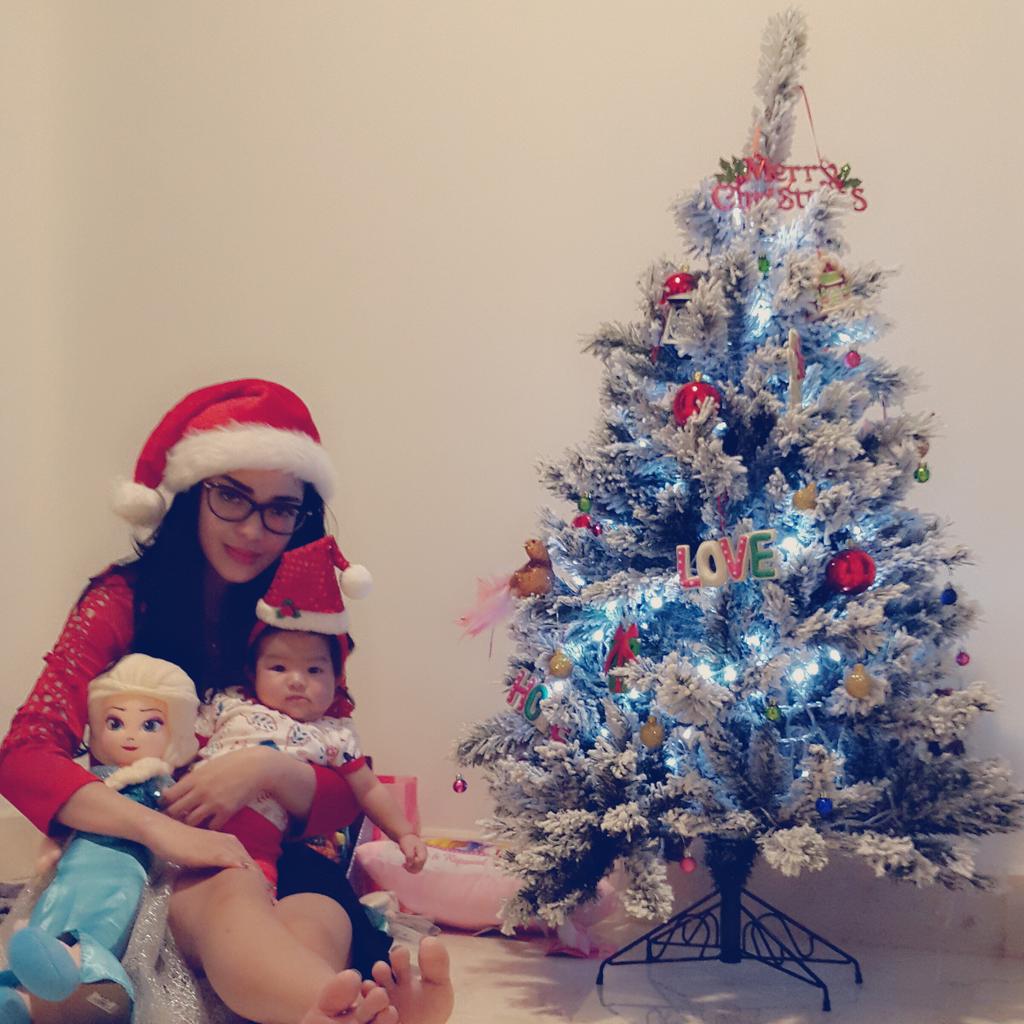 Queeninds's tweet photo. 😘😍"@nindah_R: #red 🎉🎅🎄🎁 http://t.co/4r6wx4zOla"