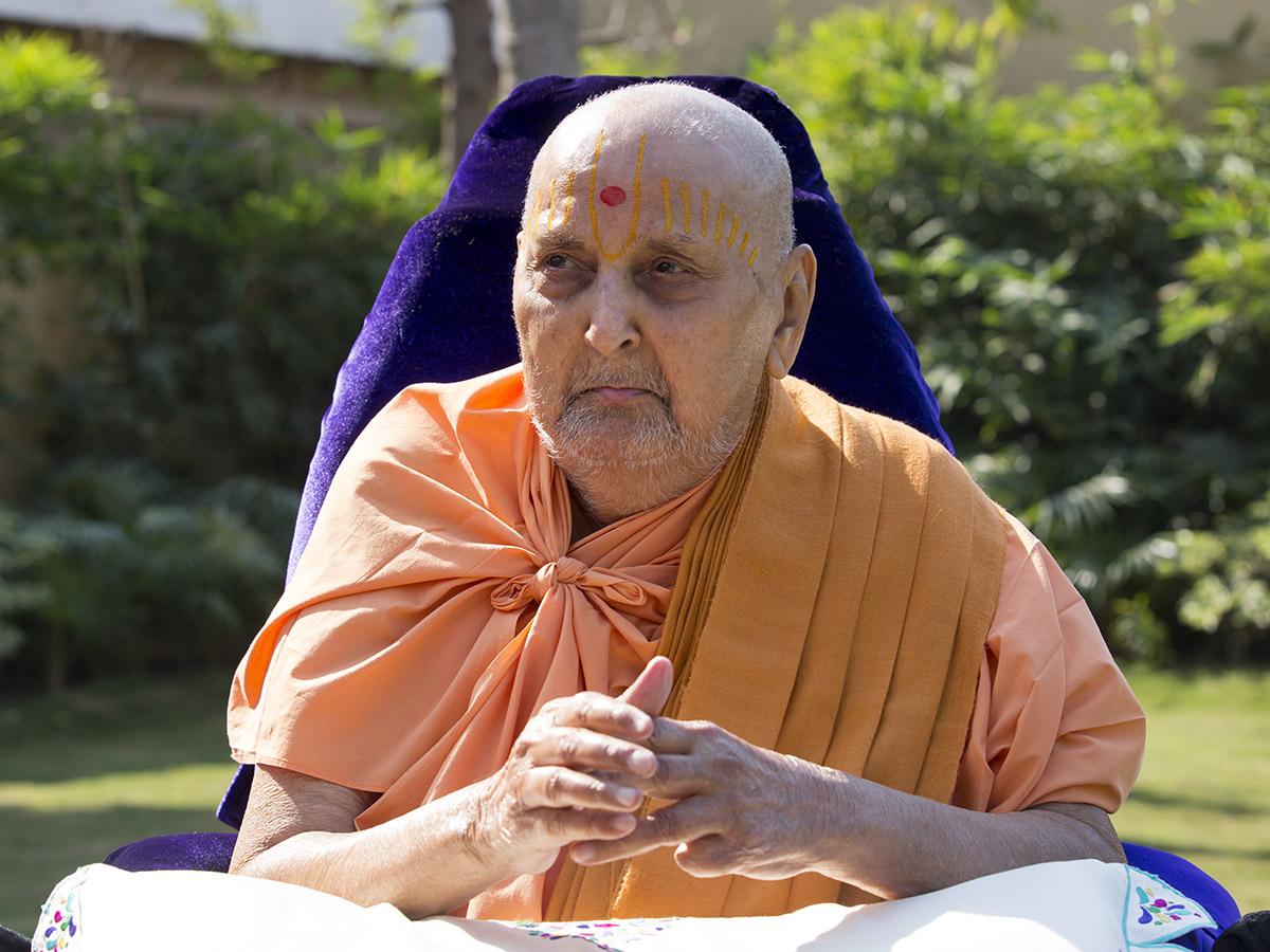 BAPS's tweet photo. HH Pramukh Swami Maharaj's Vicharan: 24 December 2014, Sarangpur, India http://t.co/F98yEL9tT6 http://t.co/GOFw07Yusg