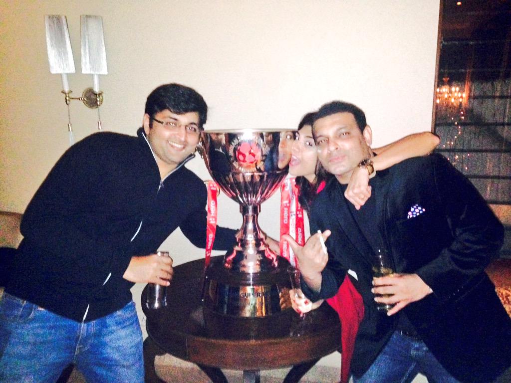 BhallaDhruv's tweet photo. Congrats for an epic win #atleticodekolkata ! Seizing the moment with @archanavijaya ! http://t.co/SKDgkJpCHy