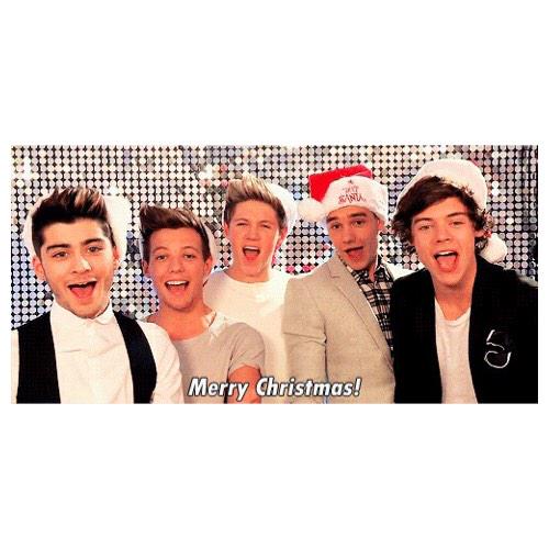 Merry Christmas! 🎅🎄💗

#HollywoodMusicAwards Directioners