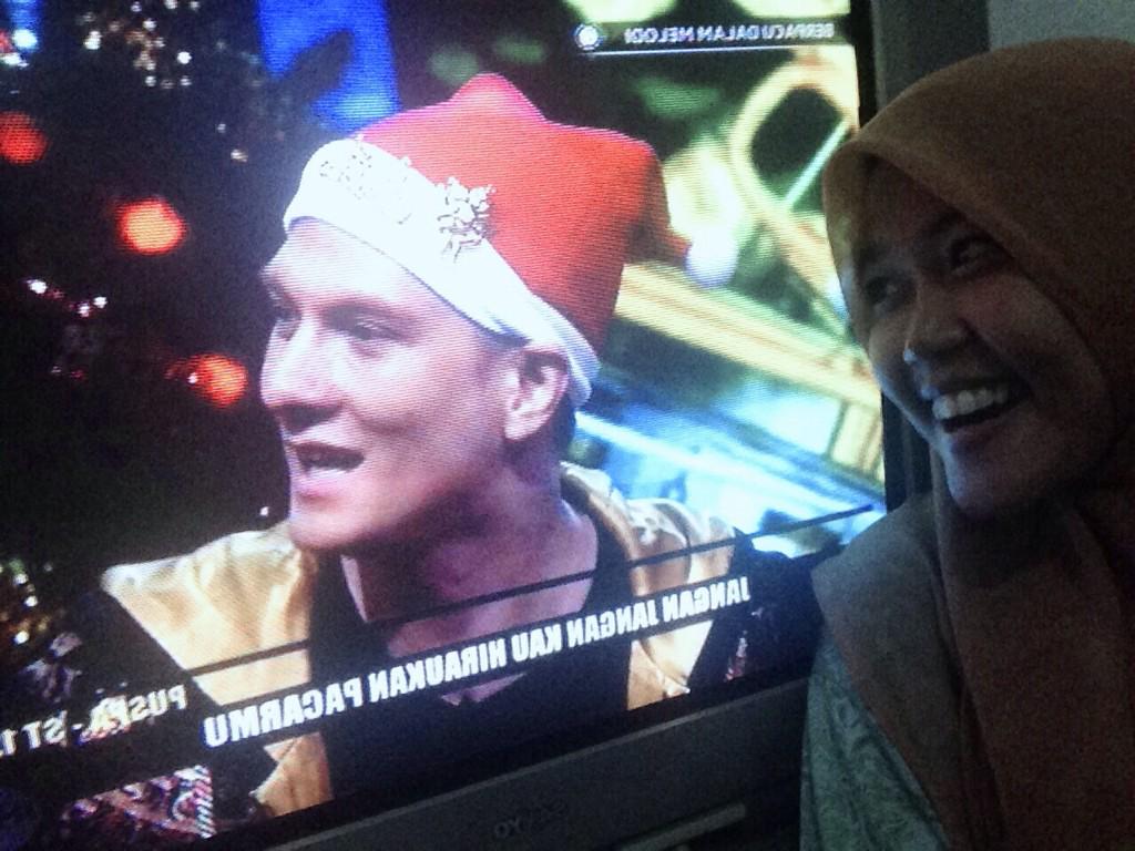 rizkyzulia's tweet photo. #NETMILIUNER_1 @netmediatama lg sakit mata, tapi demi aa bertrand di @BDMelodi_NET gapapa deh nntn net hihi http://t.co/k1VL1g4f54