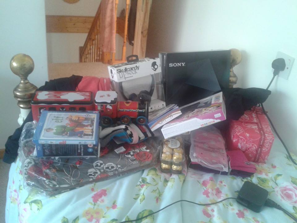 HannahTstone's tweet photo. all my christmas gift so far from my mum and dad http://t.co/aS17Eab0Tl