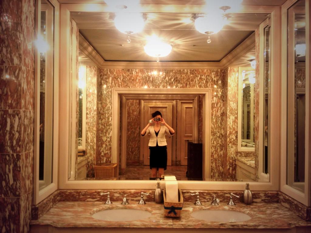 松岡ありさ בטוויטר トイレは まるでベルサイユ宮殿 リッツ プライベートでいつか来たいけど 仕事でしか来た事ない Http T Co Pmi92zdrjt