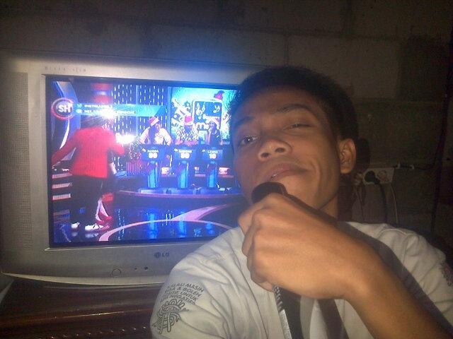 siwsyafriel's tweet photo. #NETMILIUNER_1 @netmediatama bergaya aja ala penyanyi rock... Wkwk clue : SH http://t.co/BcL86TVE9S