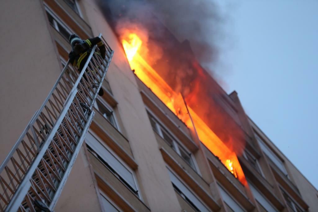 JeuneSP_Fr's tweet photo. Joyeux Noël à vous 🚒🎉🔥 http://t.co/Y78rQS0s5v