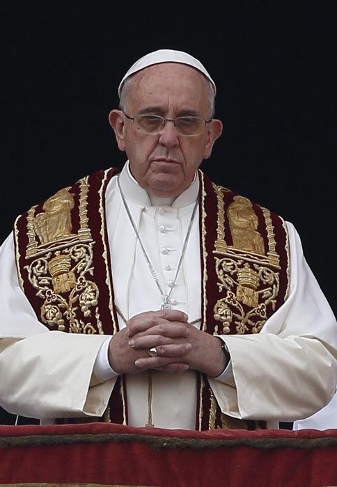 CatholicNewsSvc's tweet photo. On Christmas, pope urges people to hear the cry of suffering children http://t.co/MMNkRCcNkY #CNSstory http://t.co/z6iCEKIzsH