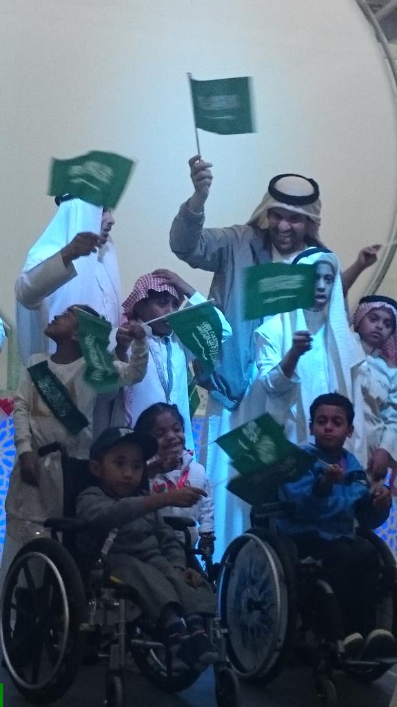 Ghazalaljassmi's tweet photo. لاتندم على اي يوم في حياتك:فاليوم الجيد يمنحك البهجه،واليوم السيء يمنحك الخبره، فكلاهما مهم لحياه ناجحه

#حسين_الجسمي http://t.co/01EjmrYjdD