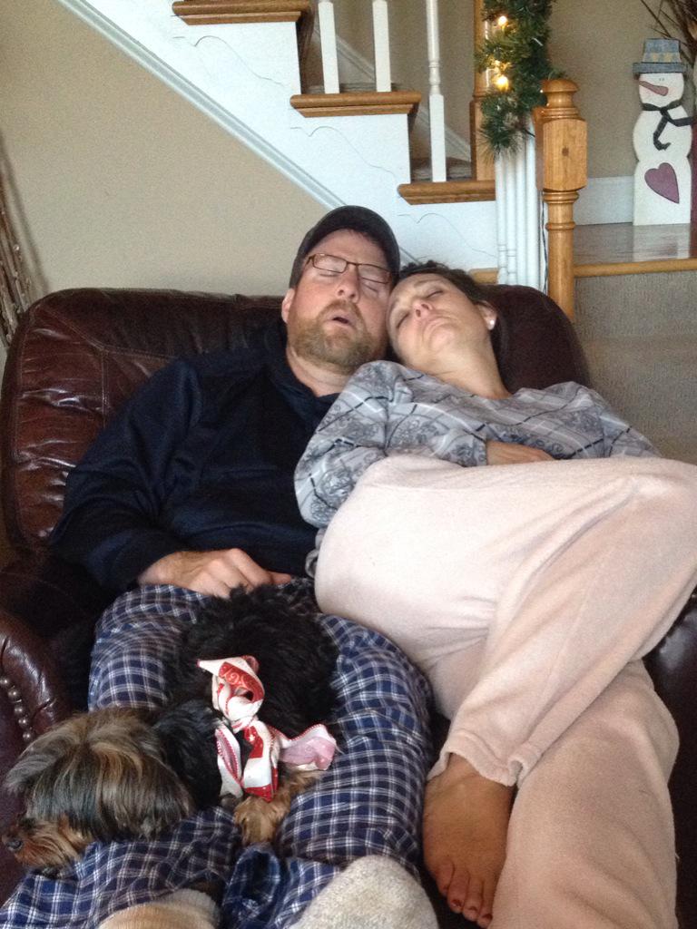 olivia_minnick's tweet photo. Thanks for staying awake for Christmas guys😃🎄😃🎄 #turnt #onlynoon #thx http://t.co/3buaeNDHAA