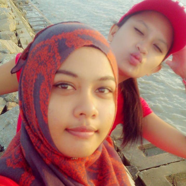CikAsyikin96's tweet photo. No Privacy Between Us ... 

#NiteTwitter
#PrayForPantaiTimurr http://t.co/LmFqU6LYsx