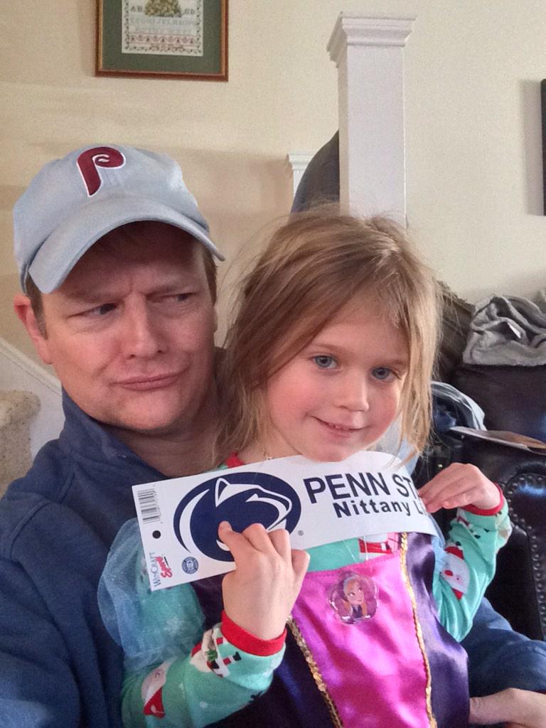 CoconnellFox29's tweet image. A Christmas gift from my  5 year old. Nice thought. Poor execution.  #WrongColor #templemade