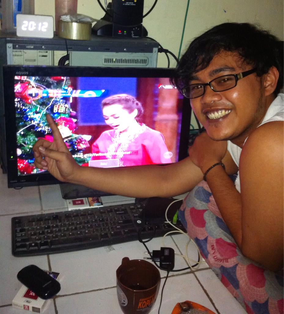 Liburan, santai d kosan sambil nonton net...  #NETMiliuner_3 <a href="/netmediatama/">Netmedia</a>