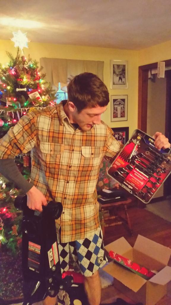 SWPurple_17's tweet photo. In the words of my great grandmother "Merry merry" #ChristmasMorning #Tools http://t.co/jb9T4EADua