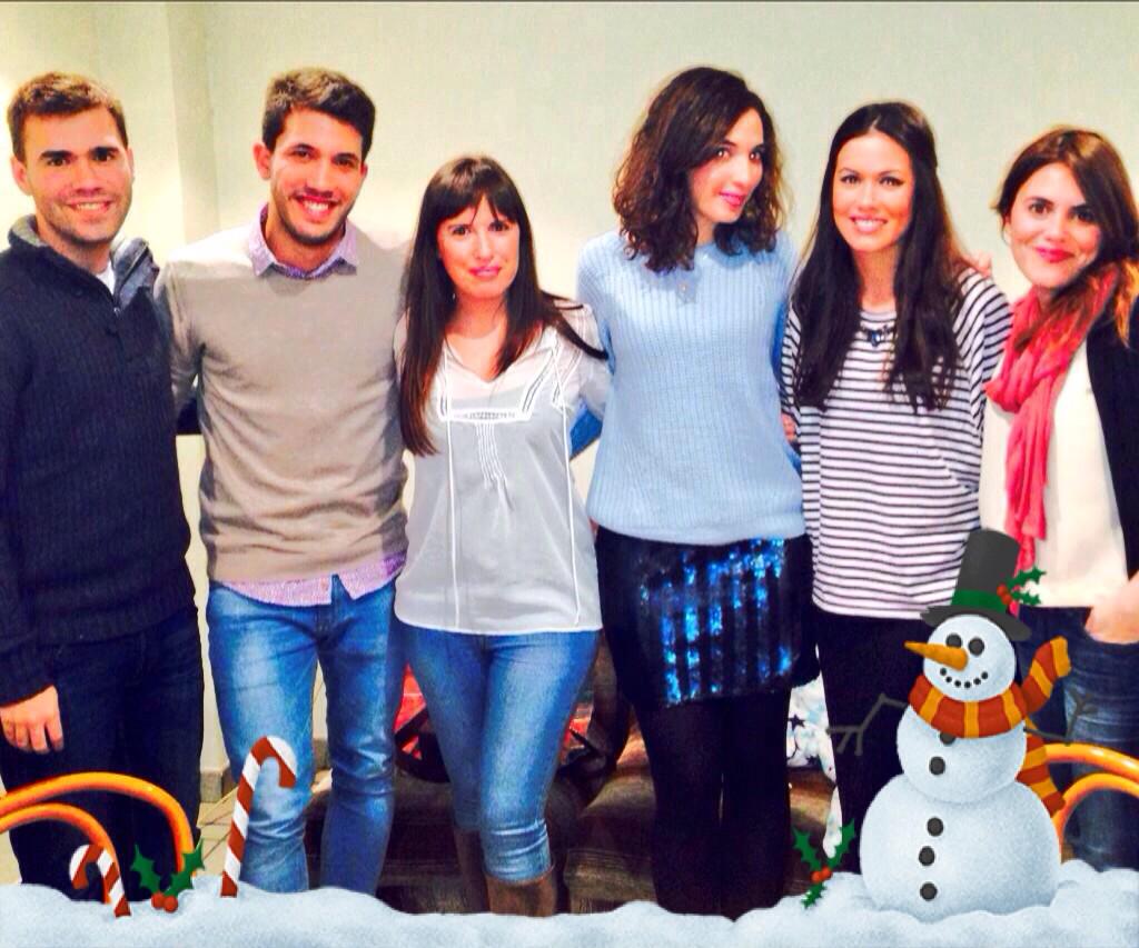monibarroso's tweet photo. Los Barrosos os desean ¡Feliz Navidad! #Superfamily @ampybarroso @MariaBarrosoL @barrosoli @pebarsan @carmencamarab http://t.co/OI2c1Gbgid
