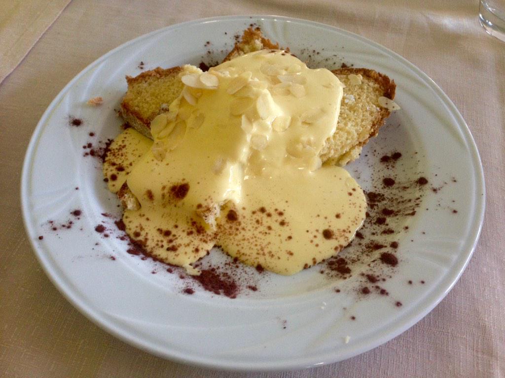 HotelAmoha's tweet photo. Pandoro con crema Chantilly🎅 http://t.co/GZ6T9f9TBh