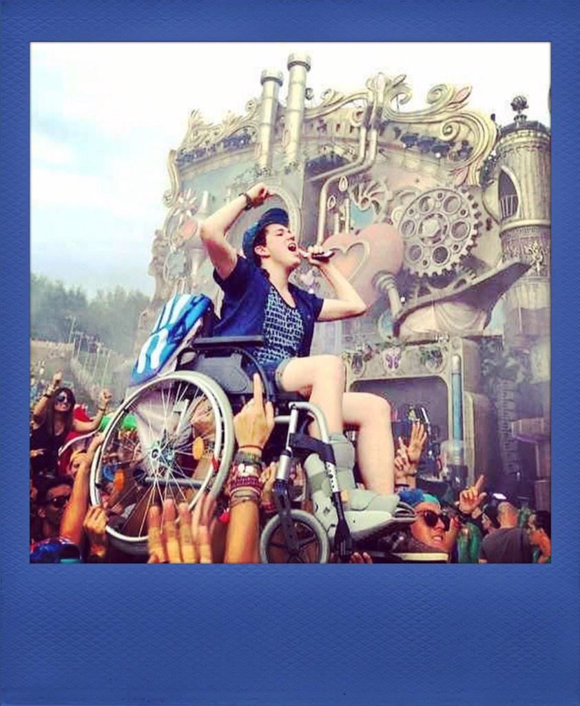 AlanStryMonster's tweet photo. Live without limits. Don't limit your challenges, challenge your limits! #2014Lesson http://t.co/le5rpJfm6d