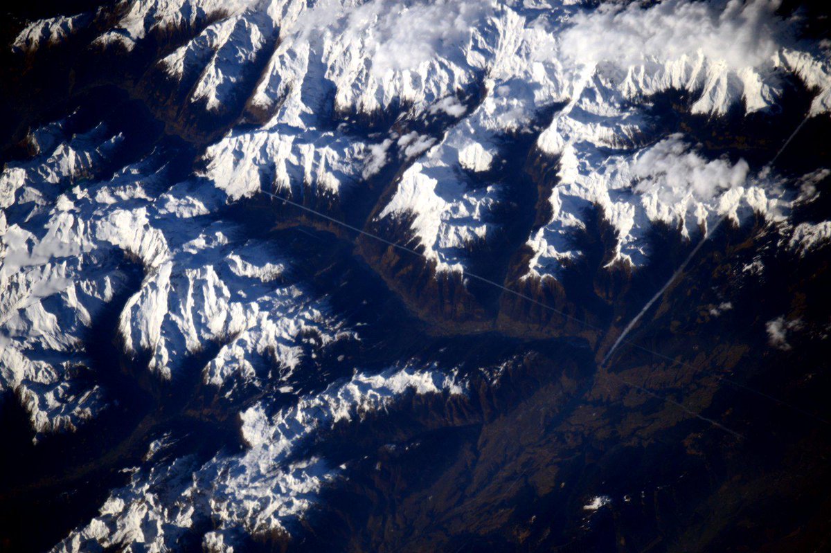 AstroSamantha's tweet photo. On #Christmas day: the Alpine valley where I grew up. Il giorno di #Natale, la valle alpina dove sono cresciuta. http://t.co/o1rNL9B191