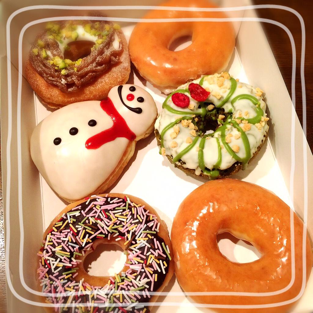 少年t 佐香智久 オープニングテーマの発表ということもあって アニメポケモンの矢嶋監督がいらっしゃっていたのですが 差し入れでいただいたドーナツがくっそ可愛くて困っちゃう こんなかわいいドーナツ あるんですね 久々にお菓子でテンションあがり