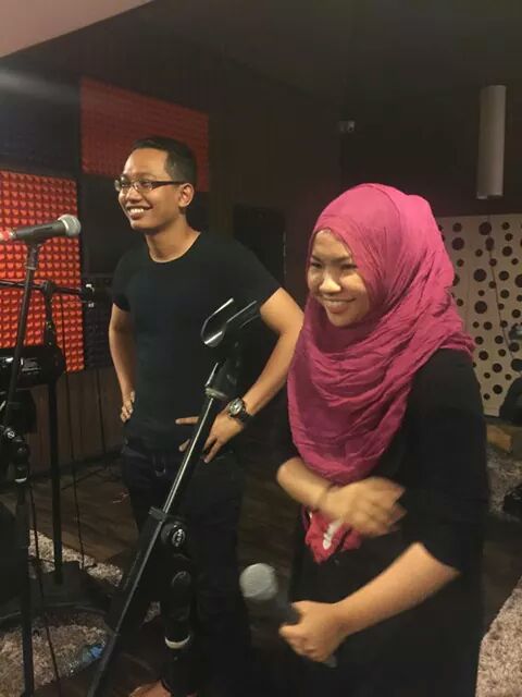 ainaabdulmusic's tweet photo. Aina and @TuahMentorLgend practice :) #ainamentorlegend #MentorLegend http://t.co/qCvhUPIq01