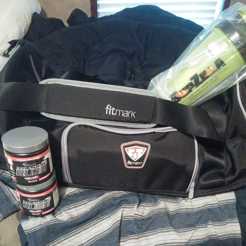 fitnesssfreak95's tweet photo. #Fitmark bag, #supzilla bottle, and #Innermsucle #musclerush pre workout. Much more 😀 http://t.co/YGBdF480av