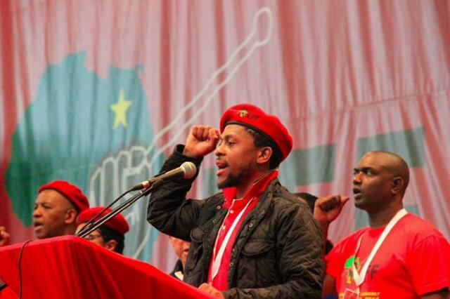 shashashakes_79's tweet photo. Singer_in_Chief @MbuyiseniNdlozi I will never forget that historical days #EFFassembly http://t.co/QlWJSlybVl