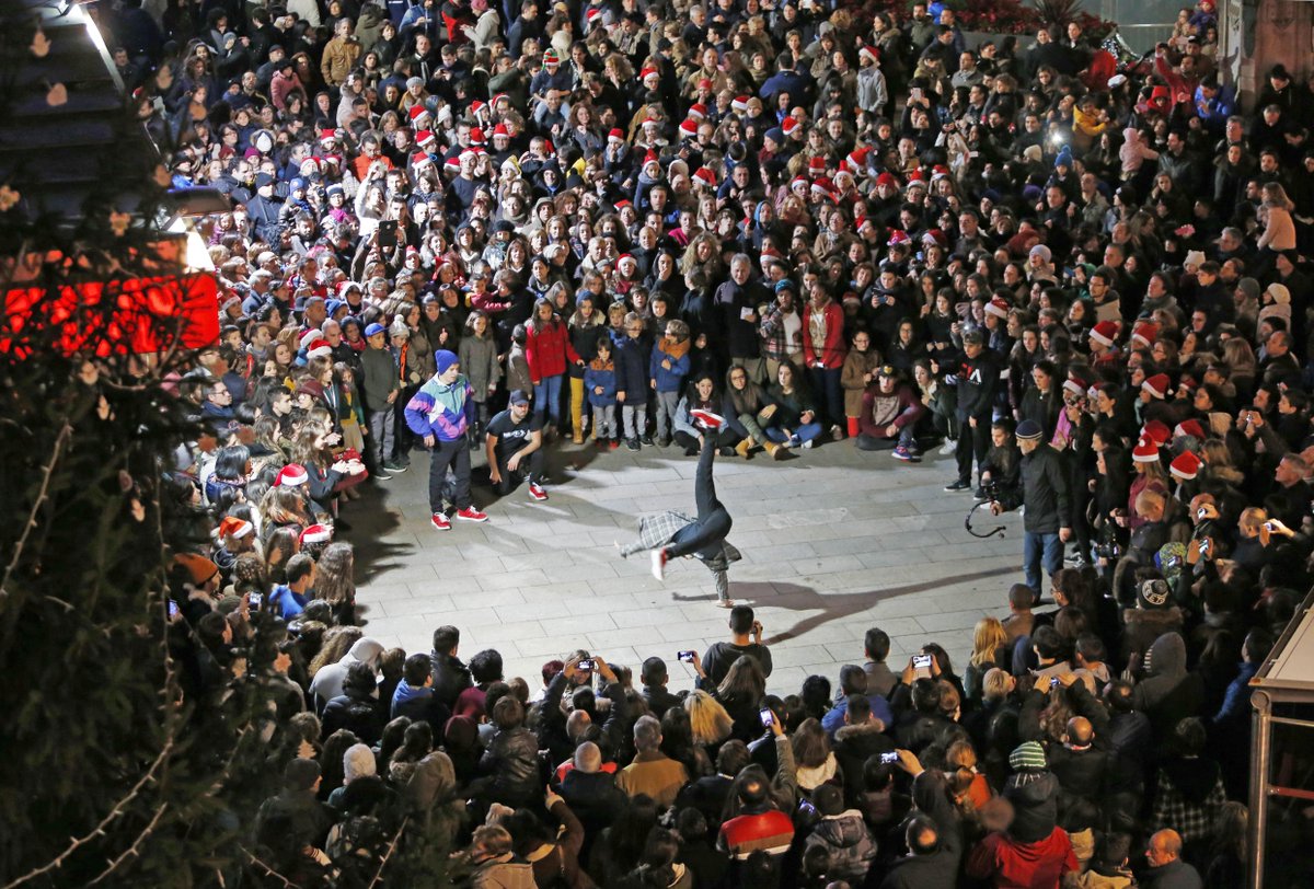 VIDEO | El día que Vigo bailó por Navidad ow.ly/Gq8CB Así fue la flashmob de <a href="/CentroPrincipe/">Centro Príncipe</a>