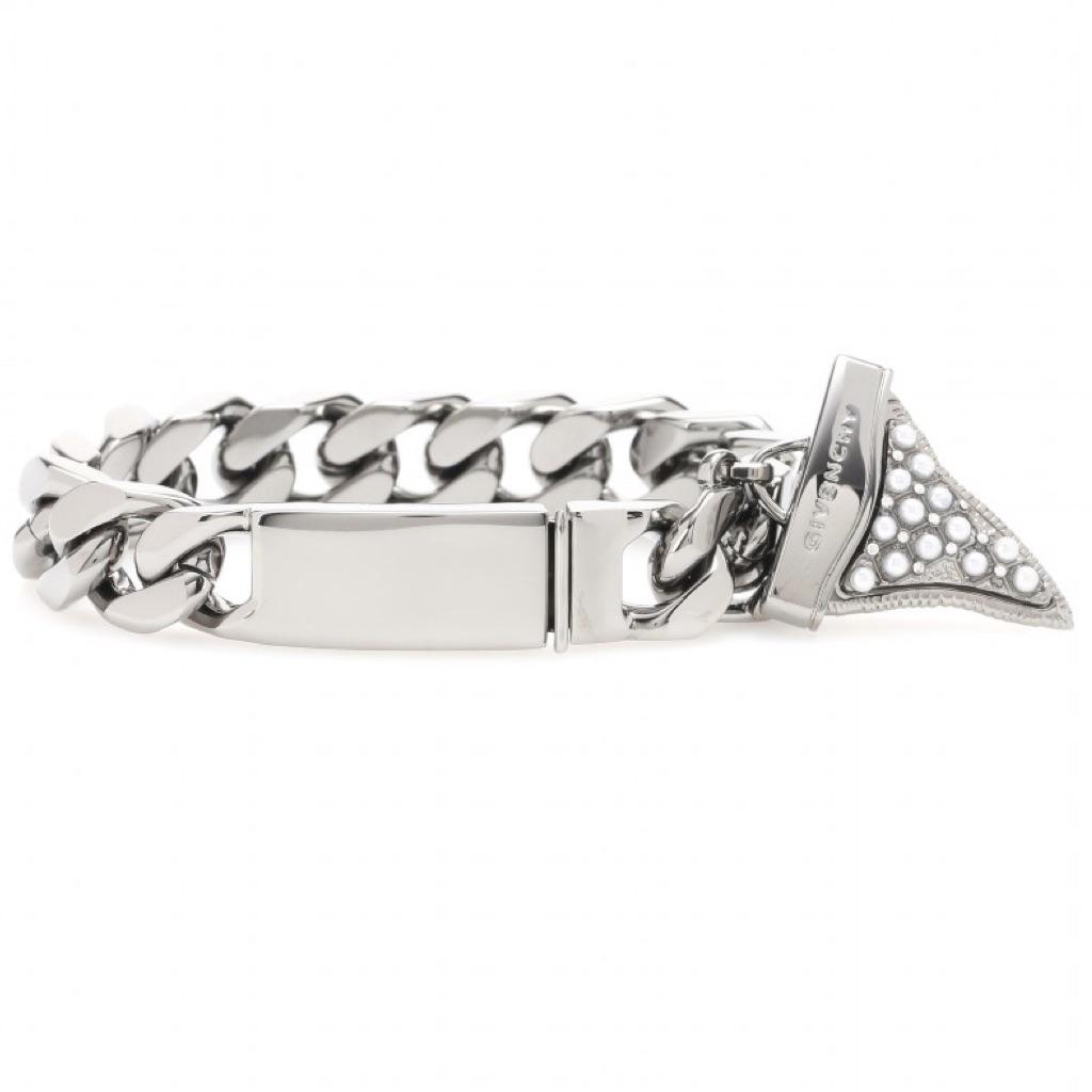 DVS_Vlogs's tweet photo. GIVENCHY Bracelet
#GIVENCHY #ImDVSStyle #DavidVSeiler #ItsDavidVStyle http://t.co/tUHPZamfx6