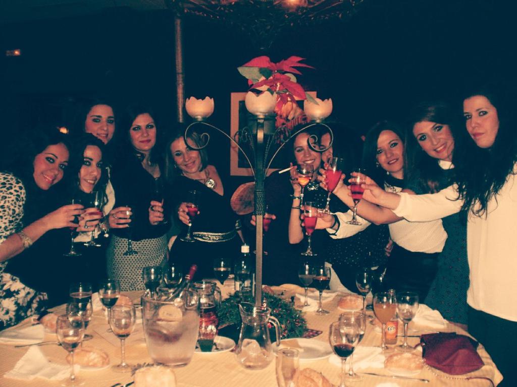 lucera89's tweet photo. Cenitaaa 2014 sois adorables ,,, @RocioEliasRuz @LaPekeMari90 @saludalgaba @maryangelarand #Cordo#Mar#Mary http://t.co/6kCfBt9IJH