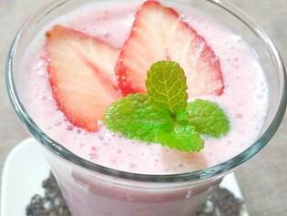 乳酸菌で整腸作用&amp;ビタミンC
苺ヨーグルトスムージー

【材料】
ヨーグルト80g
冷凍苺2〜4個
牛乳50cc
蜂蜜5〜10g

【作り方】
ミキサーに材料を全部入れて滑らかに攪拌

#ダイエット　#レシピ　#美容