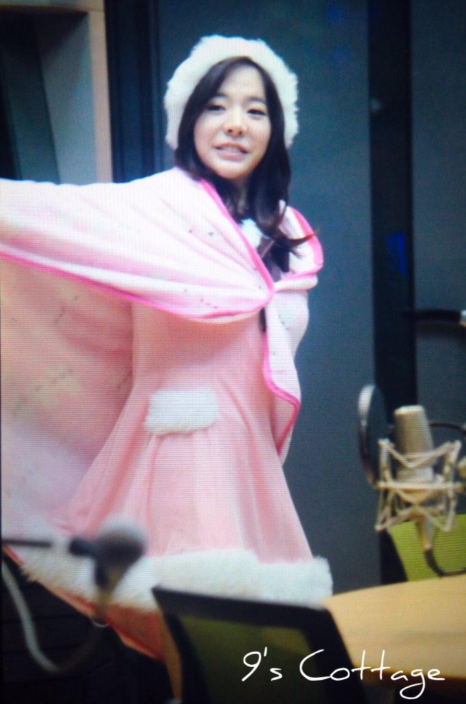 GirlsCottage's tweet photo. 141225 Sunny at FM Date ~ Merry Christmas! 메리~ 크리스마스! 🎅🎄 http://t.co/hMFTvxdbmf