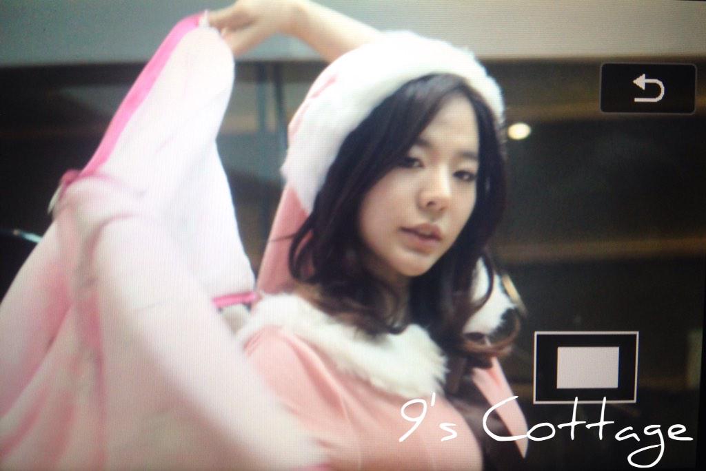 GirlsCottage's tweet photo. 141225 Sunny at FM Date ~ Merry Christmas! 메리~ 크리스마스! 🎅🎄 http://t.co/hMFTvxdbmf