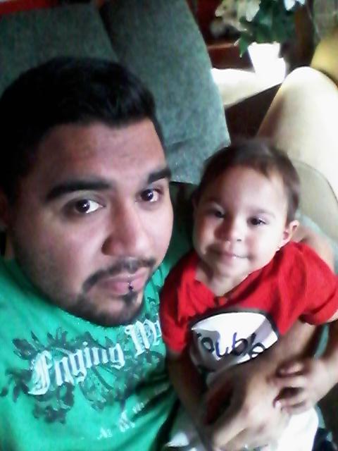 SunderSenior's tweet photo. The Elias Dynasty wishes the world a merry Christmas, my wife is in the shower.
#Family
#MyWorld
#MyAngles http://t.co/cpmROgyRoh
