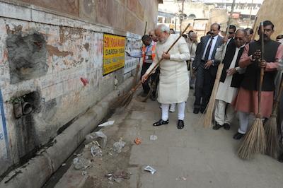 narendramodi's tweet photo. Joined cleanliness drive at Jagannath Gali. #MyCleanIndia http://t.co/KZOiplGi2W http://t.co/yZcof6wftg