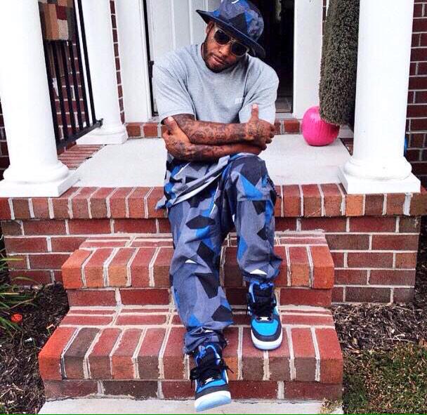 1YSNSheek0's tweet photo. Merry Christmas Smugg , I know u up there lookin down smiling everybody gone turnup for you doe. #2513 #RipSmugg👼💉🙏😪 http://t.co/uhRDpNLZmL