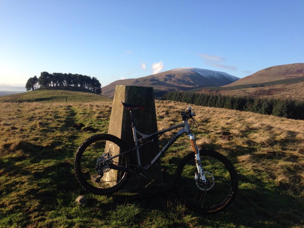 GallivantScot's tweet photo. Spectacular Christmas Day jaunt around the Ochils. Definitely earned turkey with all the trimmings! http://t.co/UryGUgj0Xv